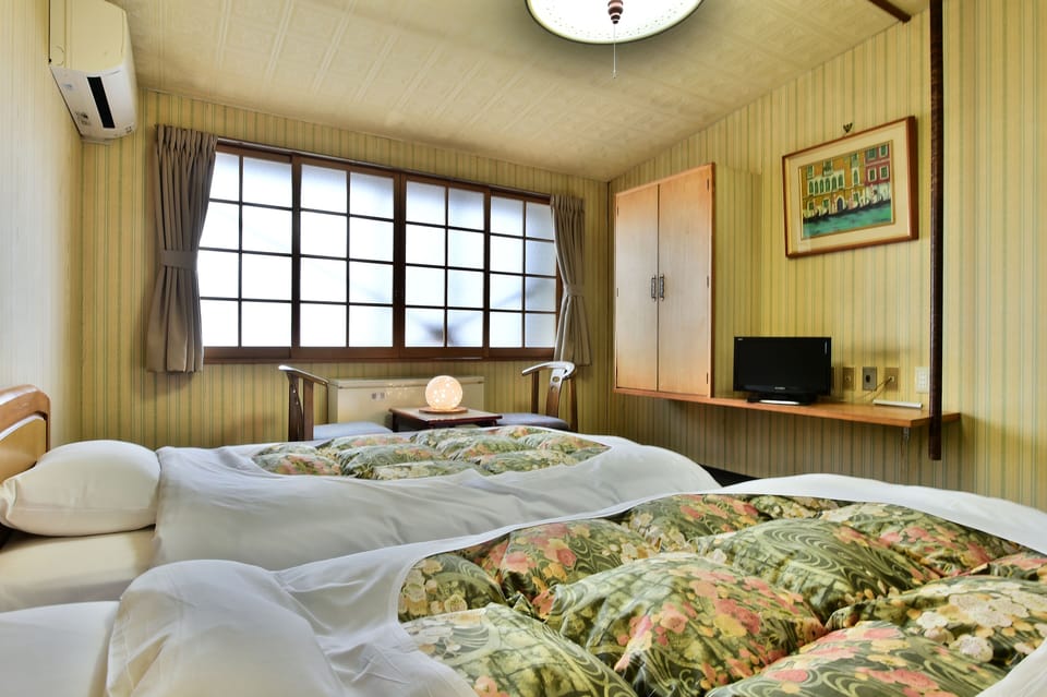 Free WiFi, bed sheets