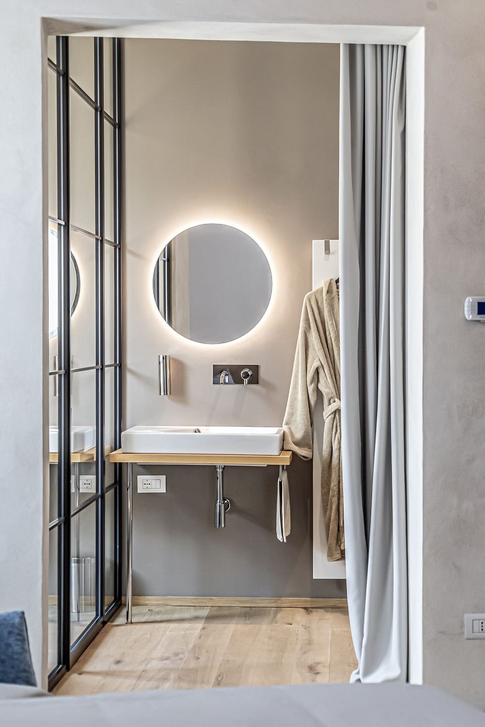 Exclusive Apartment (Bomben) | Bathroom | Shower, hair dryer, bathrobes, slippers