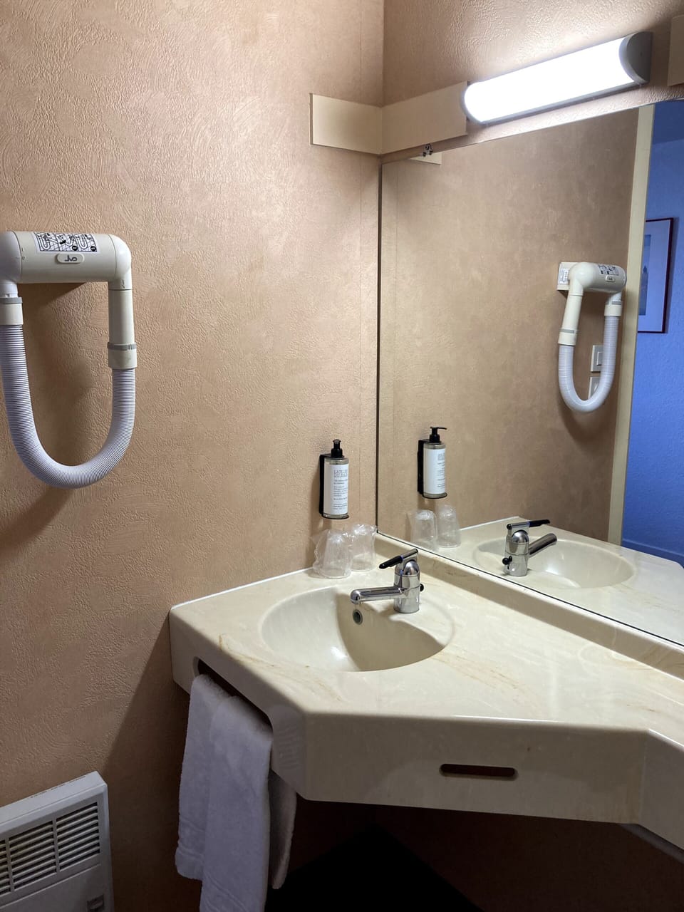 Shower, free toiletries, hair dryer, towels