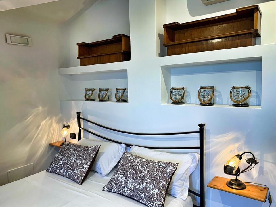 Romantic Studio Suite, Mountain View | Free WiFi, bed sheets