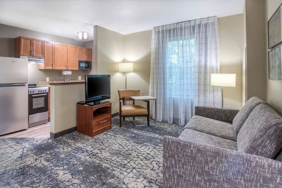 Suite, 2 Bedrooms | Living area | TV