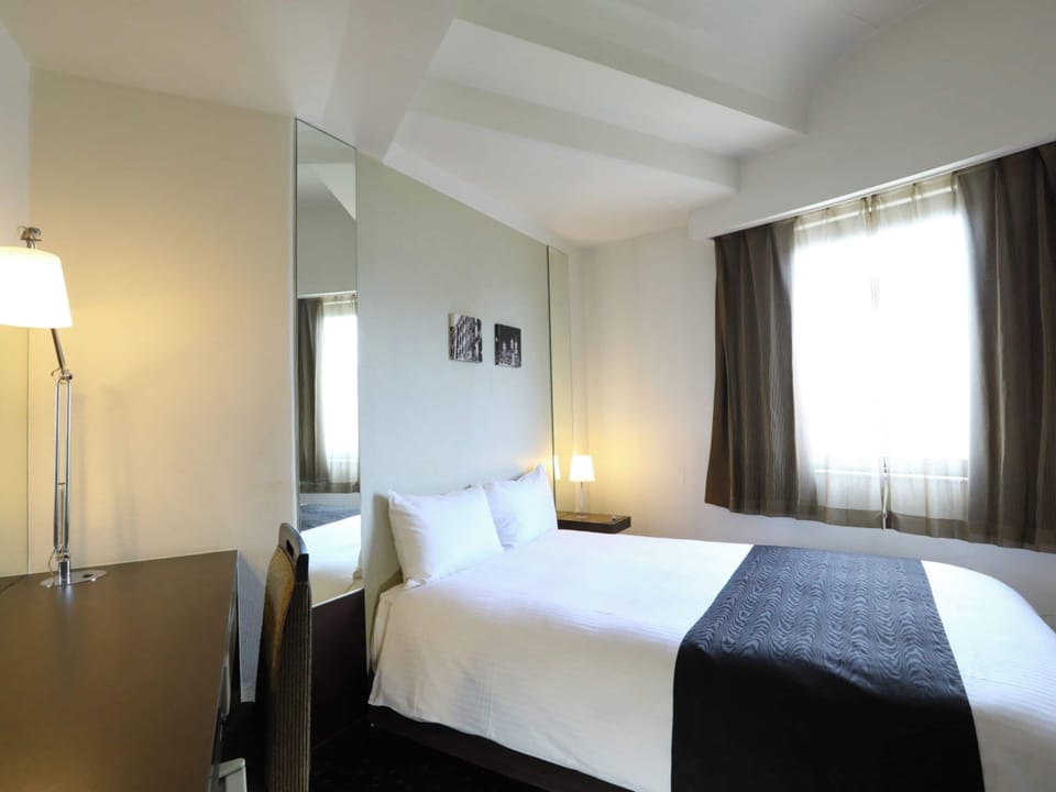 Down comforters, desk, blackout drapes, free WiFi