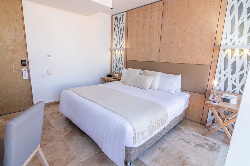 Luxury Room | 1 bedroom, hypo-allergenic bedding available, pillowtop beds, minibar