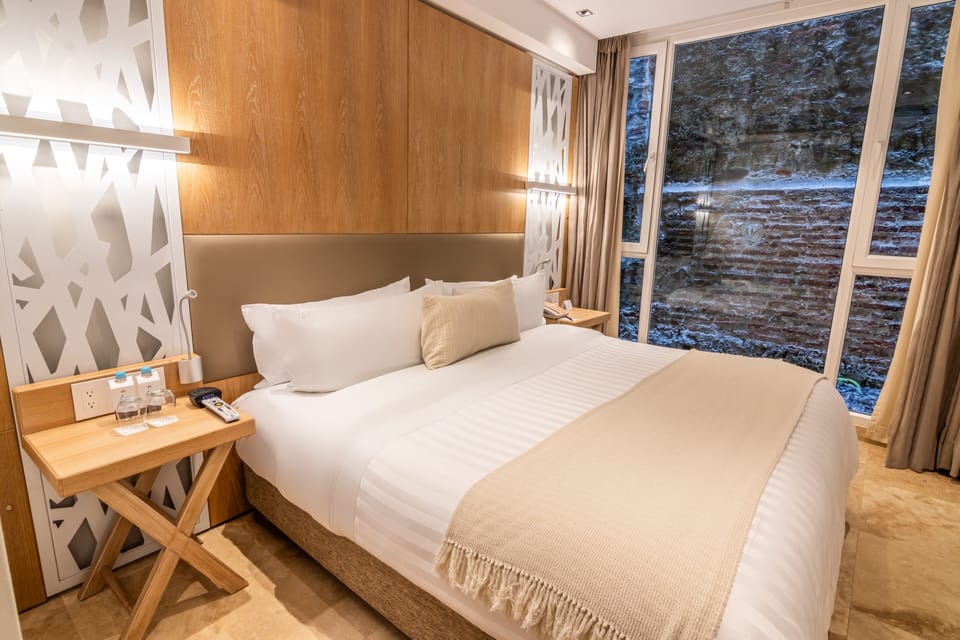 Standard Room | 1 bedroom, hypo-allergenic bedding, pillowtop beds, minibar