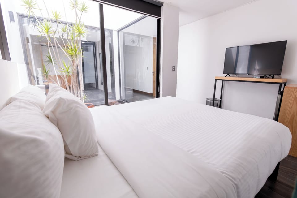 Standard Suite | Soundproofing, bed sheets