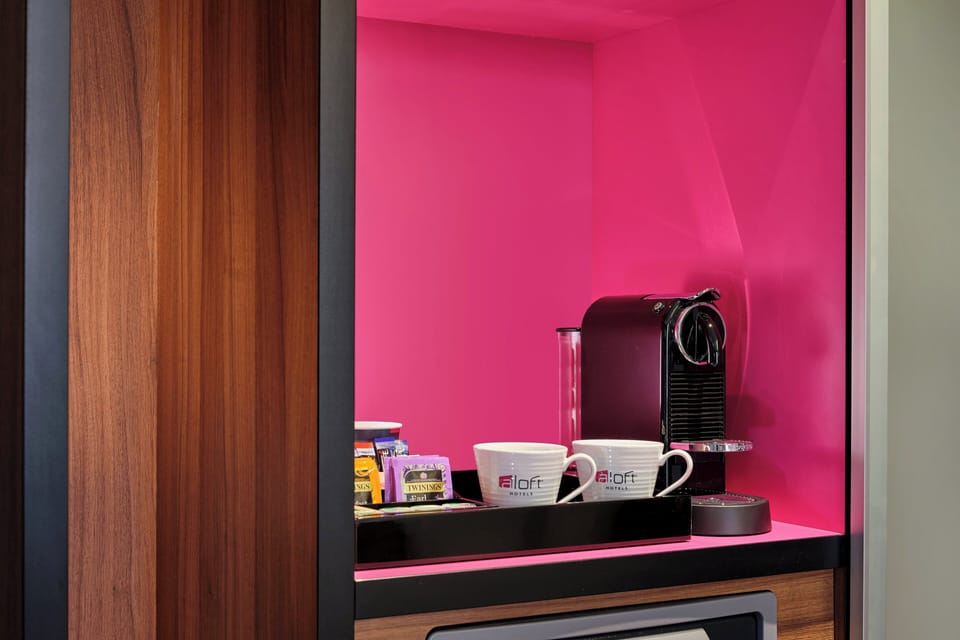 Urban, Room, 1 King Bed, City View | Premium bedding, in-room safe, desk, laptop workspace
