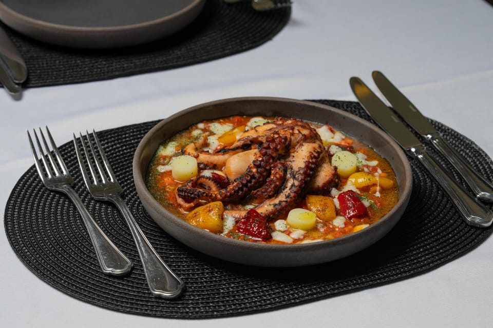 3 restaurants; breakfast, lunch, dinner, and brunch served