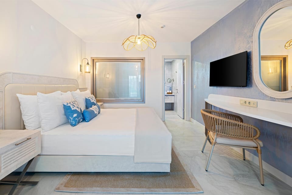 Premium bedding, minibar, in-room safe, laptop workspace