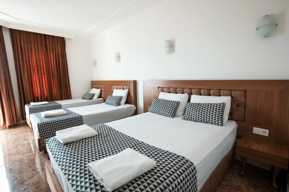 Minibar, in-room safe, soundproofing, WiFi (free)