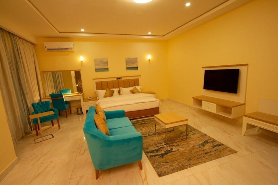 Business Room | In-room safe, desk, free WiFi
