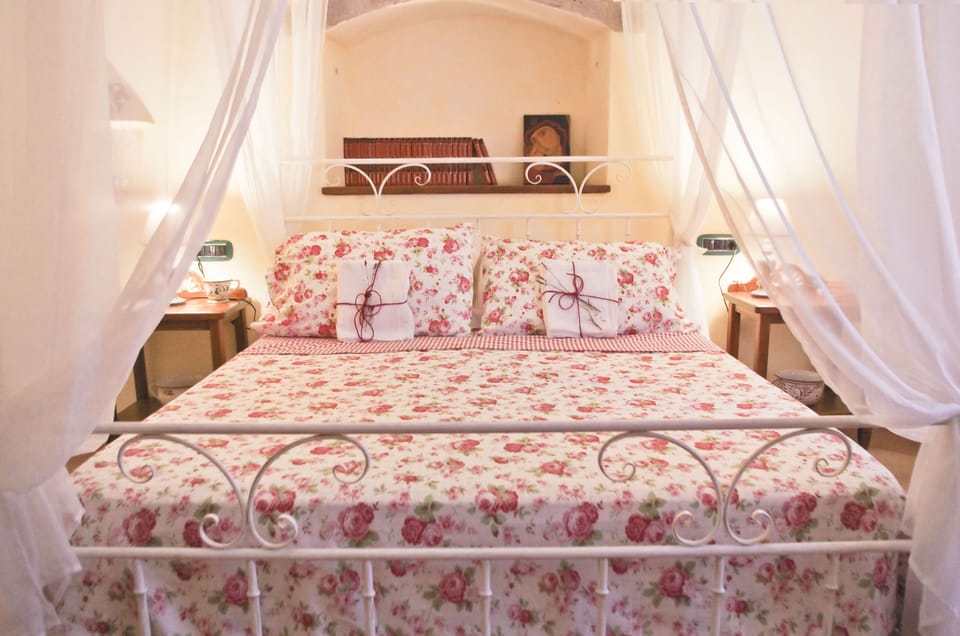 Exclusive Double Room, Private Bathroom (External) | Individually decorated, individually furnished, desk, laptop workspace