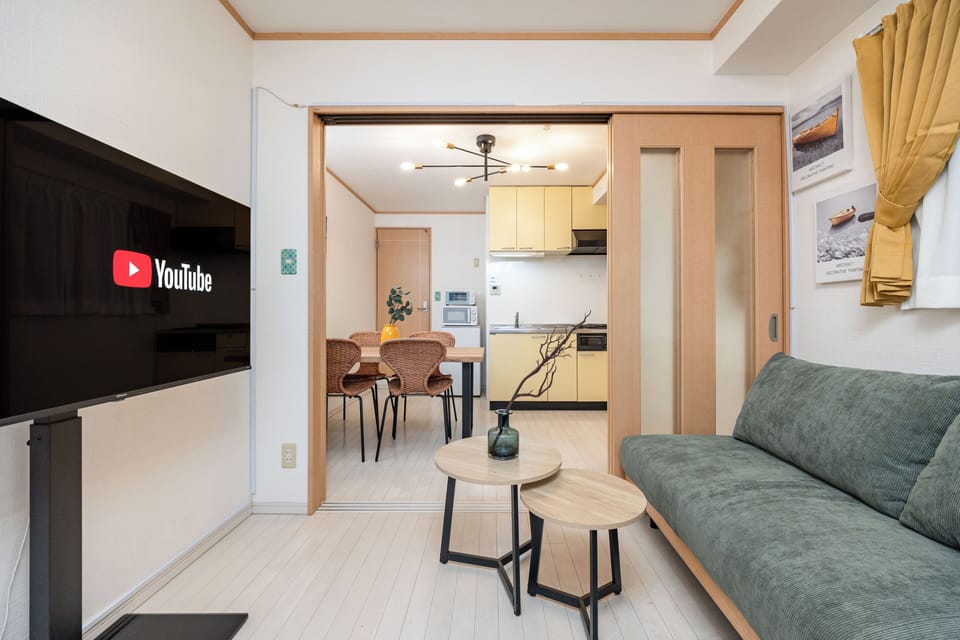 Deluxe Apartment | Living area | Flat-screen TV