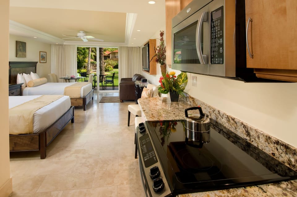 Coffee/tea maker, fridge, microwave