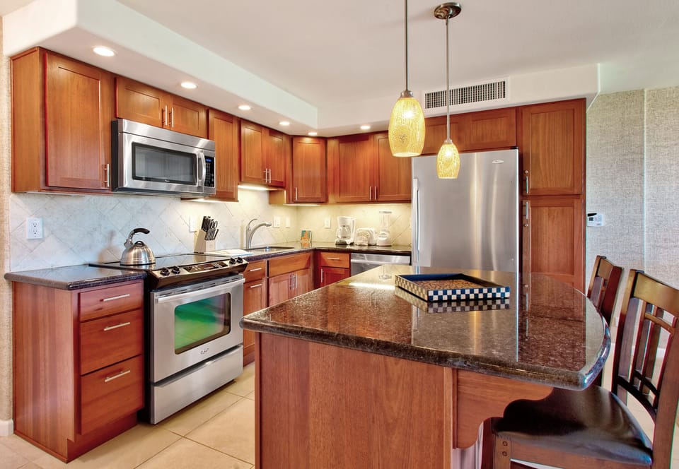 Fridge, oven, stovetop, dishwasher