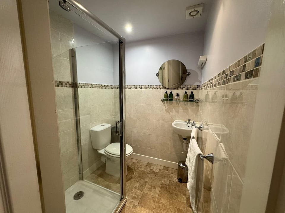 Standard Double Room, Ensuite | Bathroom