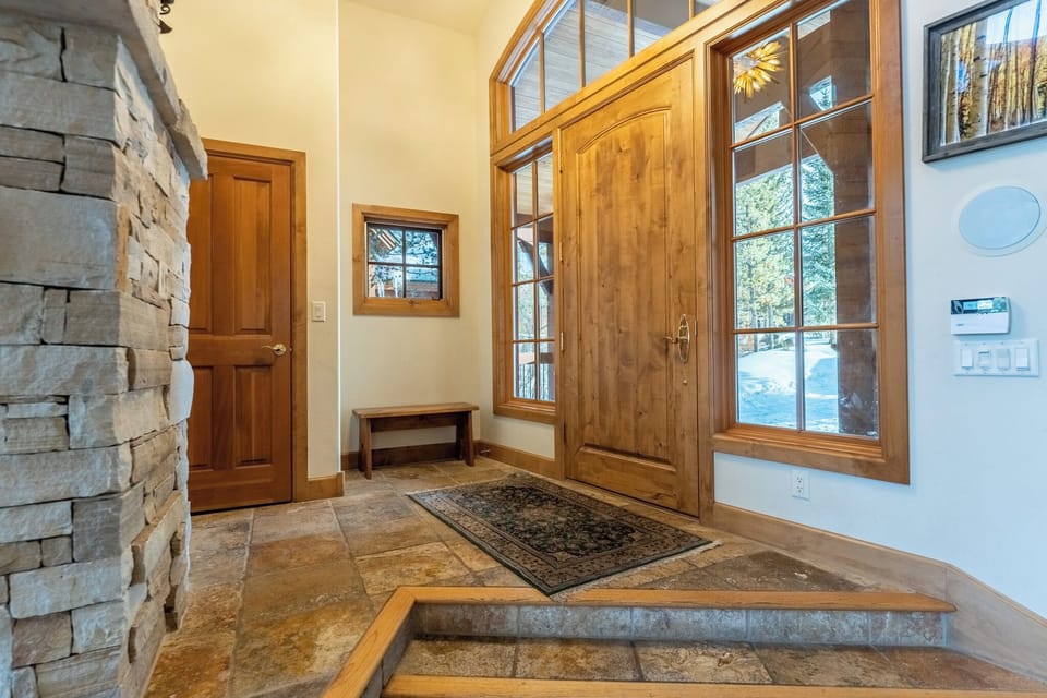 House (5 Bedrooms) | Exterior