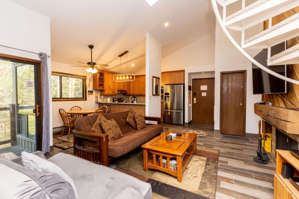 Condo, 2 Bedrooms | Living room