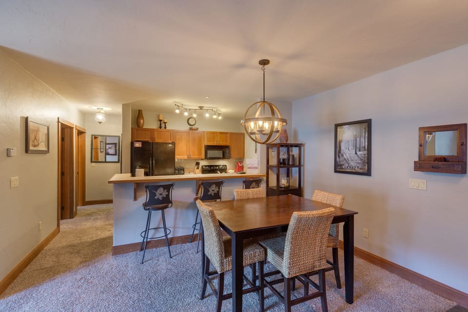 Condo, 2 Bedrooms | Private kitchen | Oven