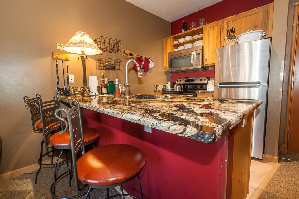 Condo, 1 Bedroom | Private kitchen | Microwave, oven, stovetop, dishwasher
