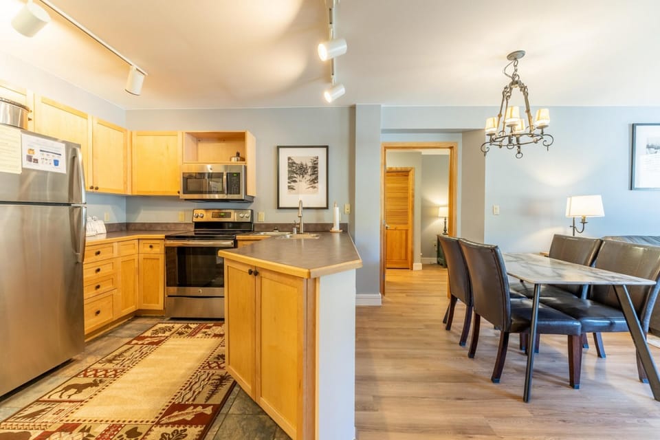 Condo, 2 Bedrooms | Private kitchen | Oven, cookware/dishes/utensils