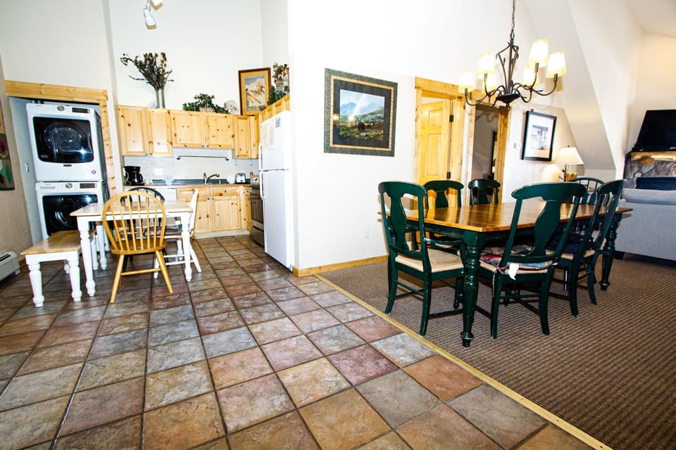 Condo, 3 Bedrooms | Private kitchen | Oven