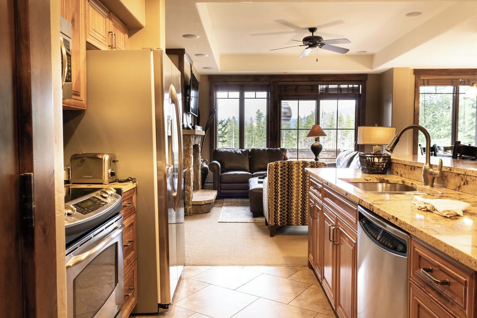 Condo (2 Bedrooms) | Front of property