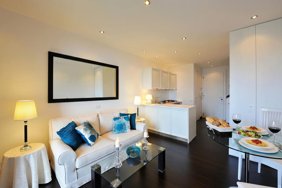 Honeymoon Apartment, Multiple Bedrooms (Brentano Elegante) | 1 bedroom, free WiFi, bed sheets