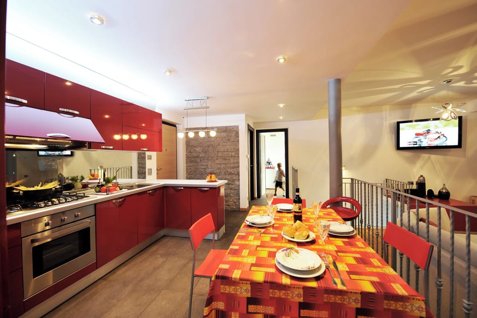 Family Townhome, Multiple Bedrooms, Mountainside (Villa Bianca - Grande) | Dining