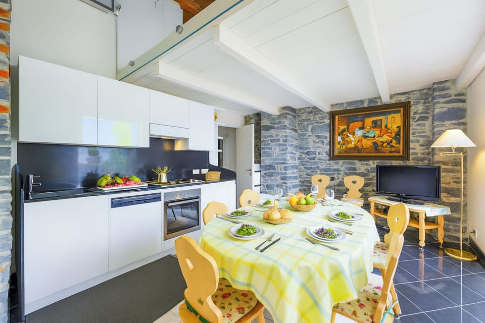 Family Villa, 3 Bedrooms, Balcony, Lakeside (Villa Lucia Varenna) | Dining
