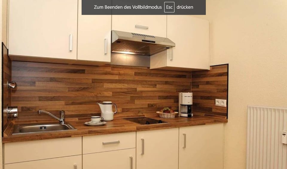 Full-size fridge, oven, stovetop, coffee/tea maker