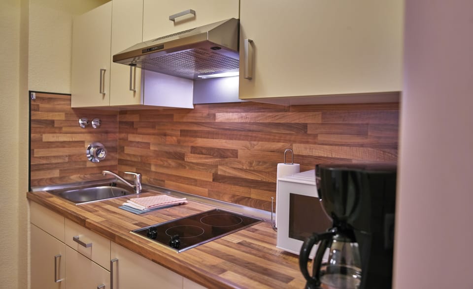 Comfort Double Room, 1 Double Bed, Private Bathroom, Courtyard View | Private kitchenette | Full-size fridge, oven, stovetop, coffee/tea maker
