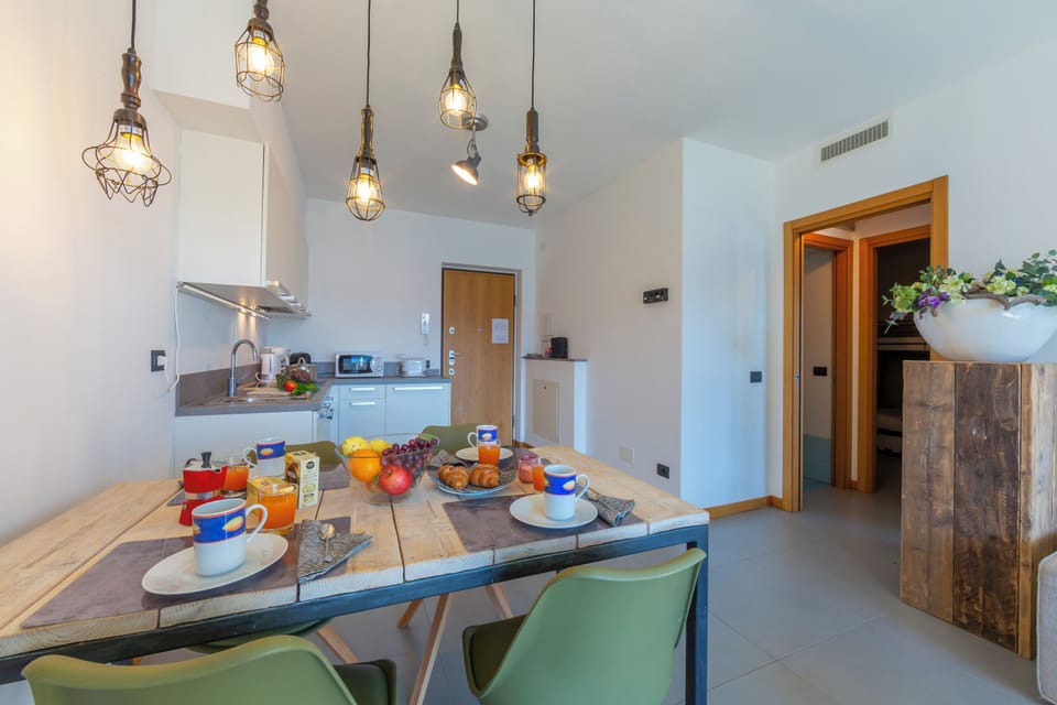 Family Apartment, Multiple Bedrooms, Mountainside (Residence degli Oleandri 2A) | Dining