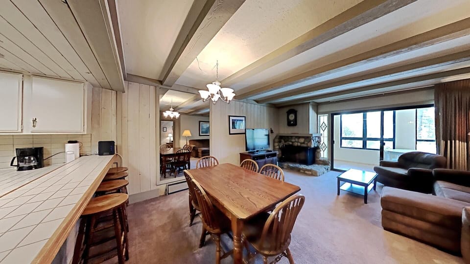 Condo, 2 Bedrooms | Dining
