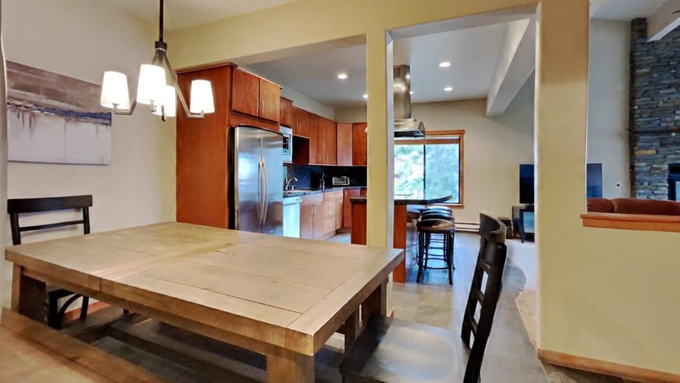 Condo, 4 Bedrooms | Dining
