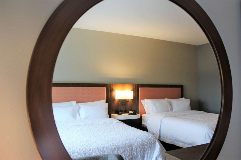 In-room safe, bed sheets