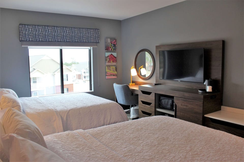 In-room safe, bed sheets