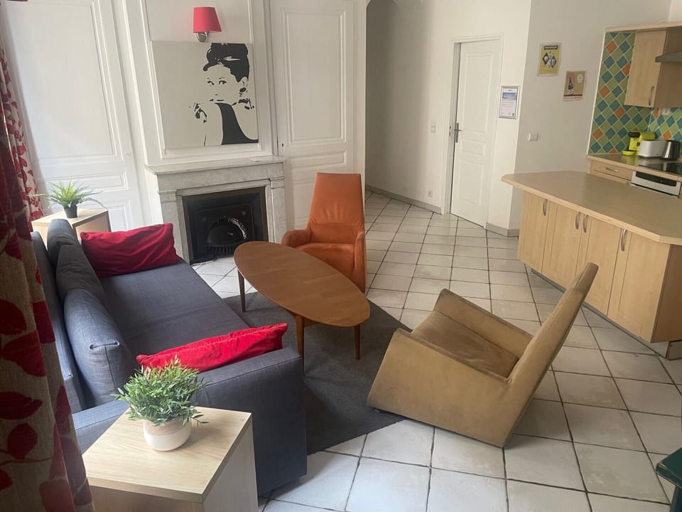 Family Apartment, 2 Bedrooms, Non Smoking, Kitchen | Living area | Flat-screen TV