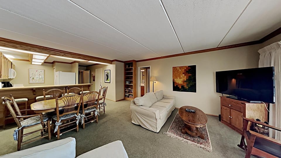 Condo, 2 Bedrooms | Interior