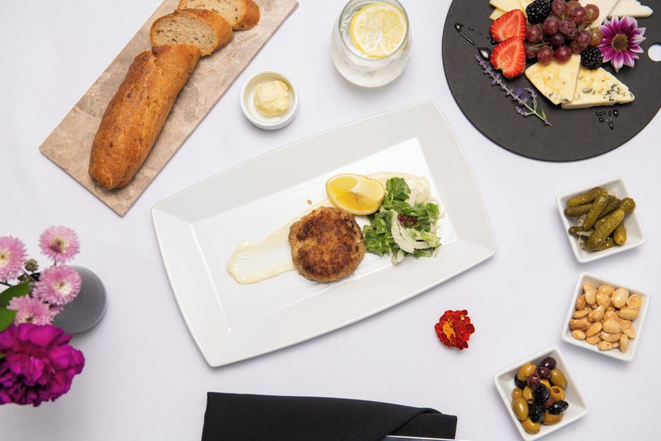 Breakfast, lunch, dinner served; American cuisine 