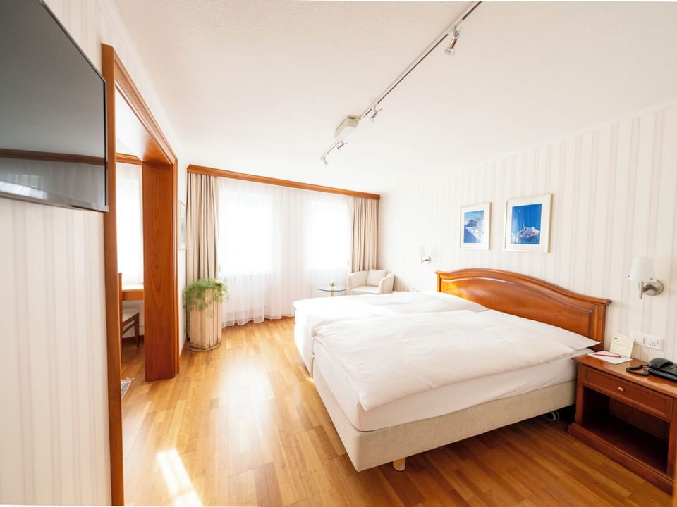 Family Double Room, Private Bathroom | In-room safe, desk, blackout drapes, WiFi (free)