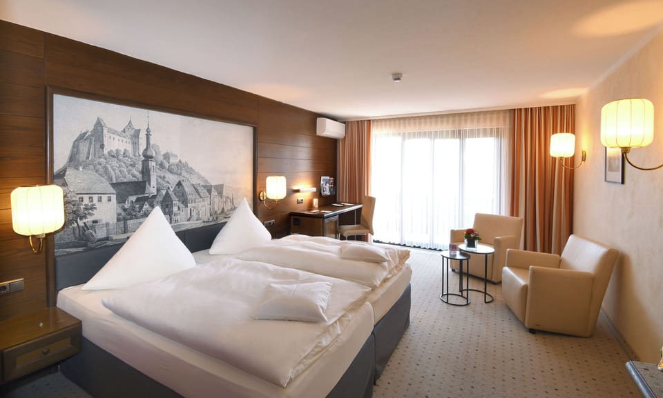 Comfort Double Room (Hofgartenhaus) | Hypo-allergenic bedding, minibar, desk, laptop workspace