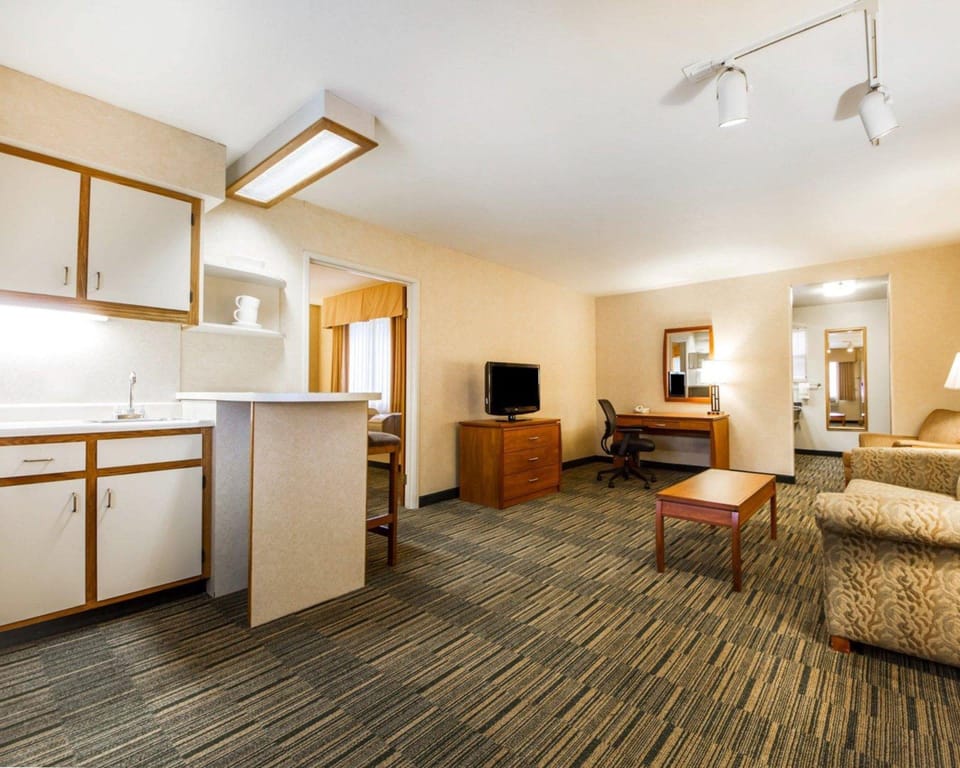 In-room safe, desk, blackout drapes, iron/ironing board