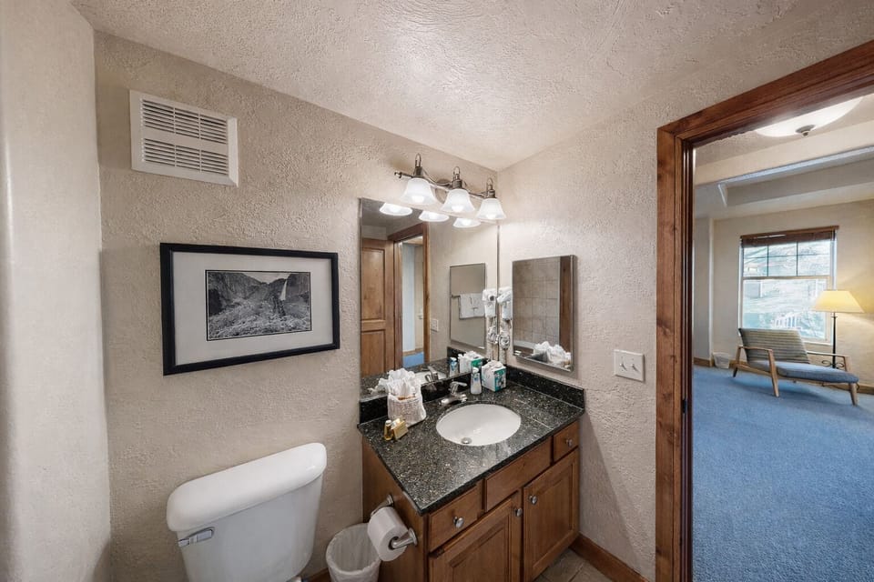 Foxpoint 2 Bedroom Condo by RedAwning Apartment in Snyderville