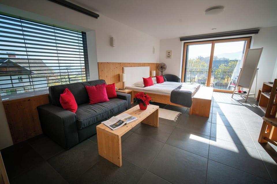 Deluxe Suite, Non Smoking, Hill View | 1 bedroom, in-room safe, desk, laptop workspace