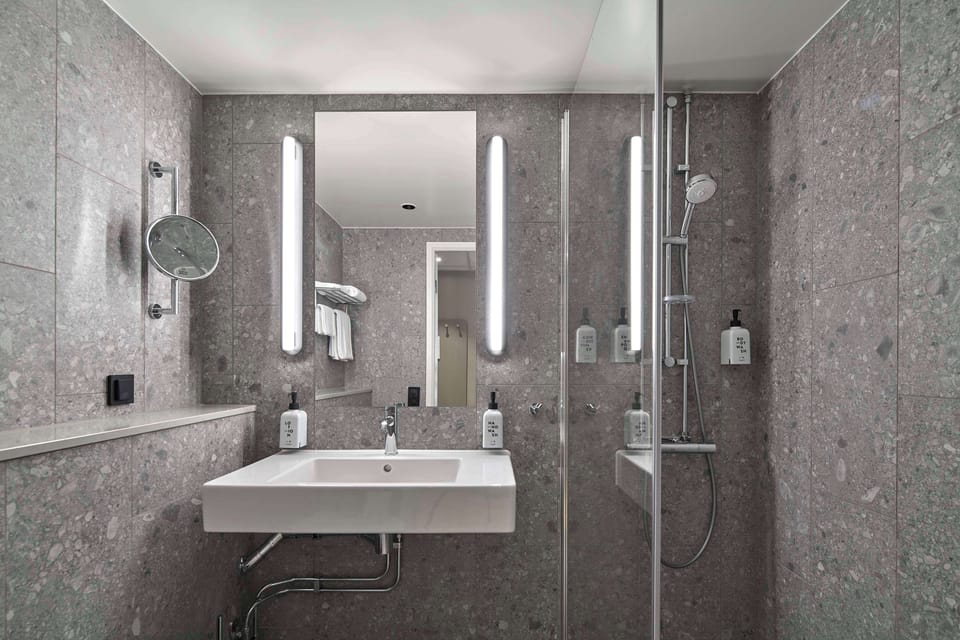 Shower, free toiletries, hair dryer, towels