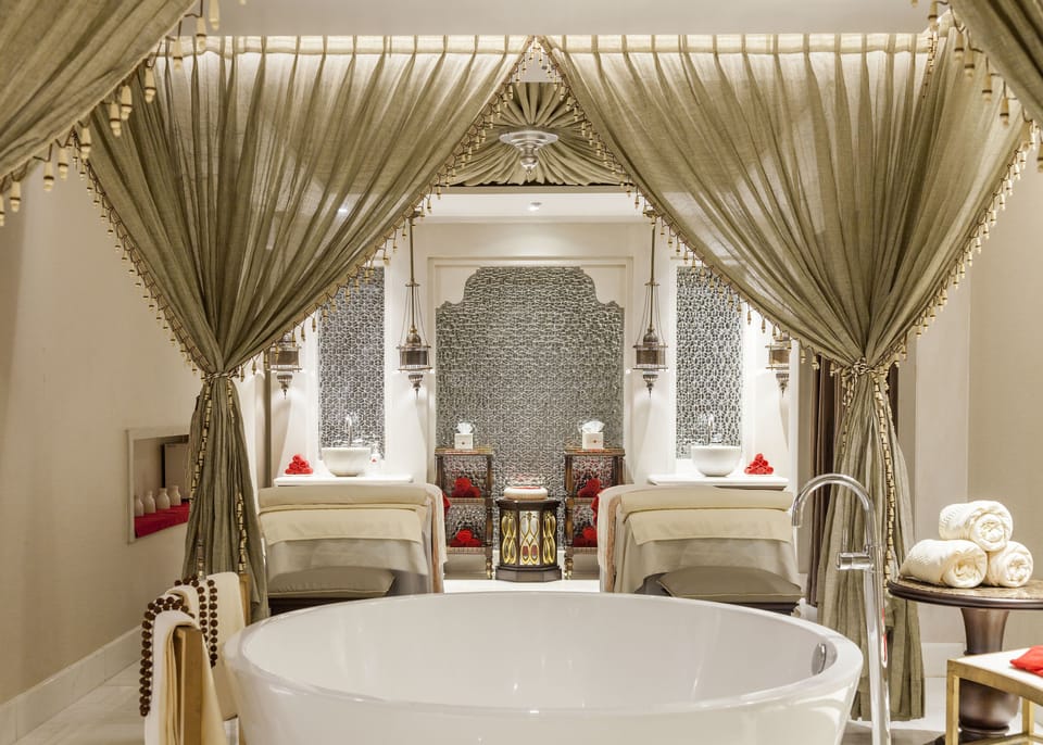 Couples treatment rooms, sauna, hot tub, steam room, body treatments