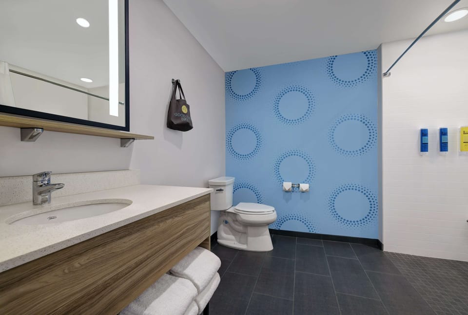 Room, 2 Queen Beds, Accessible (Mobility & Hearing, Roll-In Shower) | Bathroom | Shower, towels