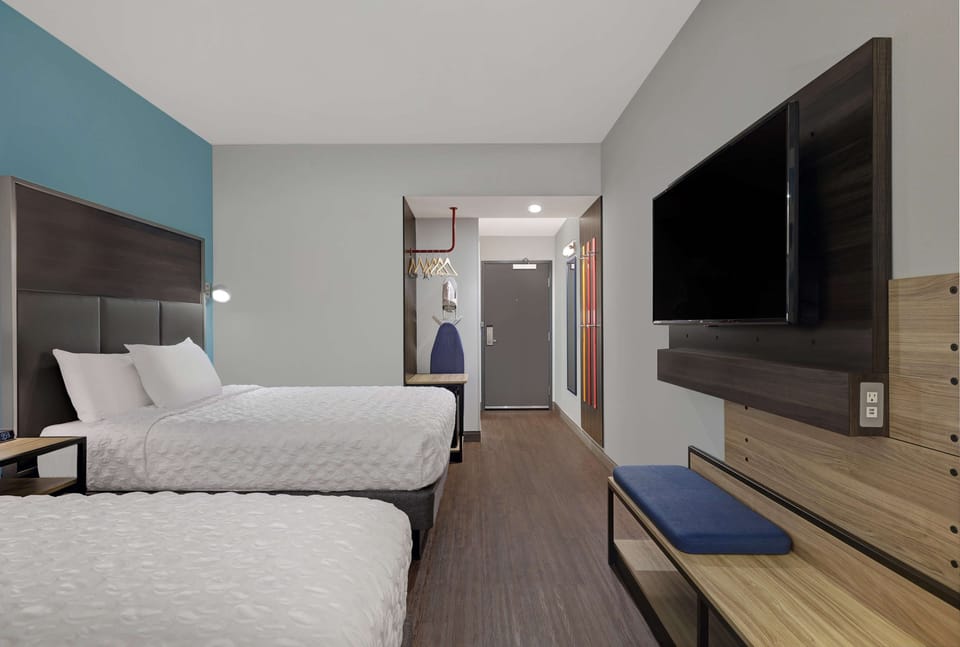 Soundproofing, free WiFi, bed sheets