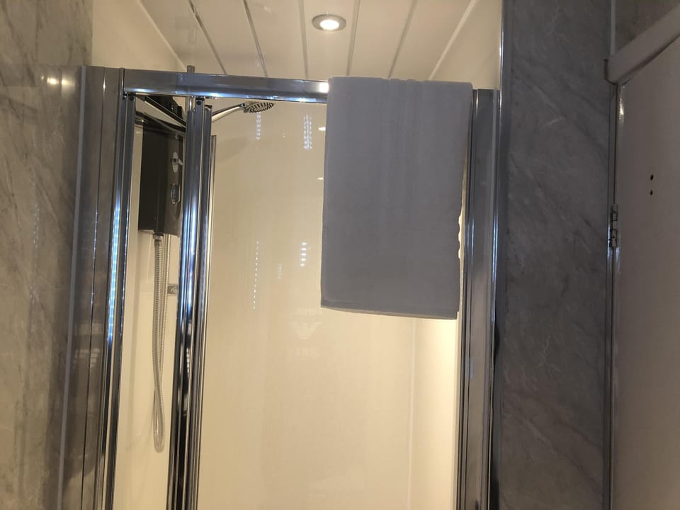 Double Room, Ensuite, Sea View | Bathroom
