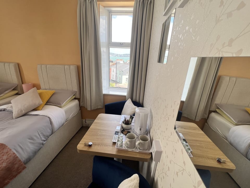 Double or Twin Room, Ensuite, Sea View